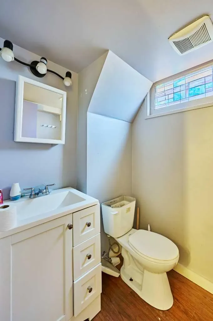 28 Cornell Place NW Calgary AB T2K 1J4