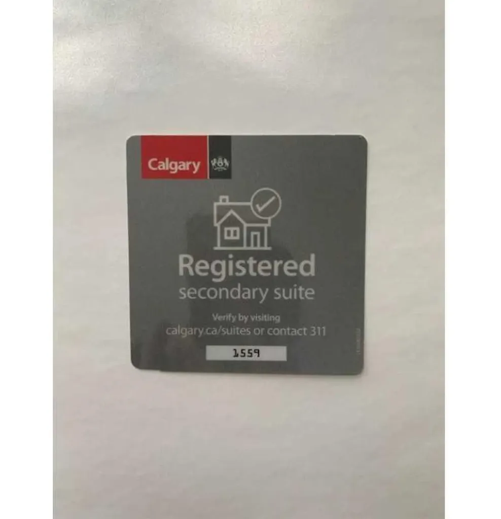 28 Cornell Place NW Calgary AB T2K 1J4