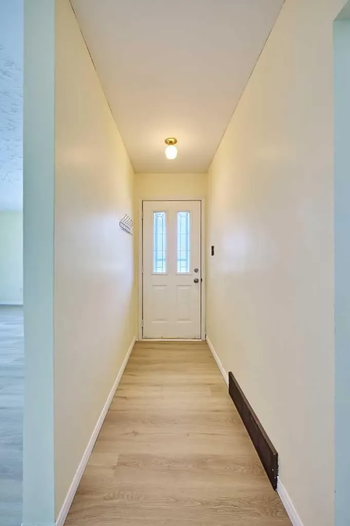 28 Cornell Place NW Calgary AB T2K 1J4