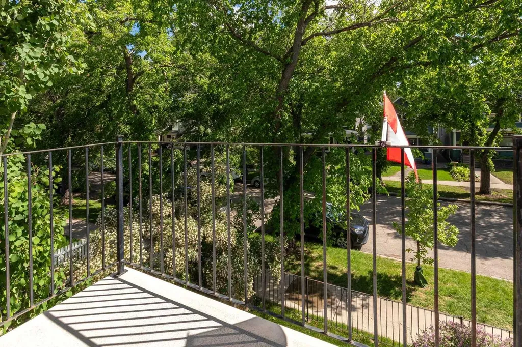 1736 13 Avenue SW Calgary AB T3C0T9