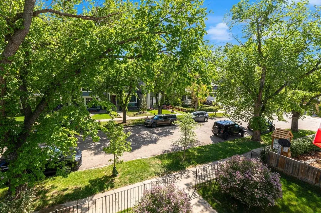 1736 13 Avenue SW Calgary AB T3C0T9