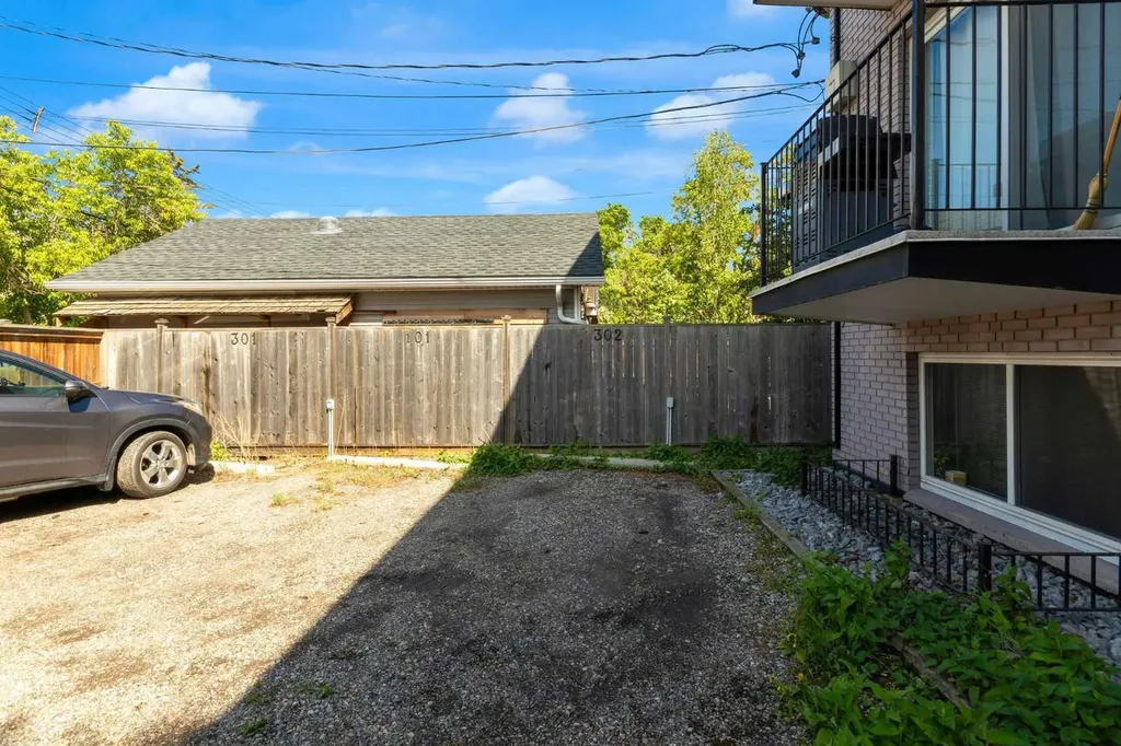 1736 13 Avenue SW Calgary AB T3C0T9