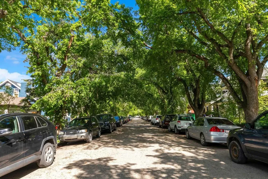 1736 13 Avenue SW Calgary AB T3C0T9