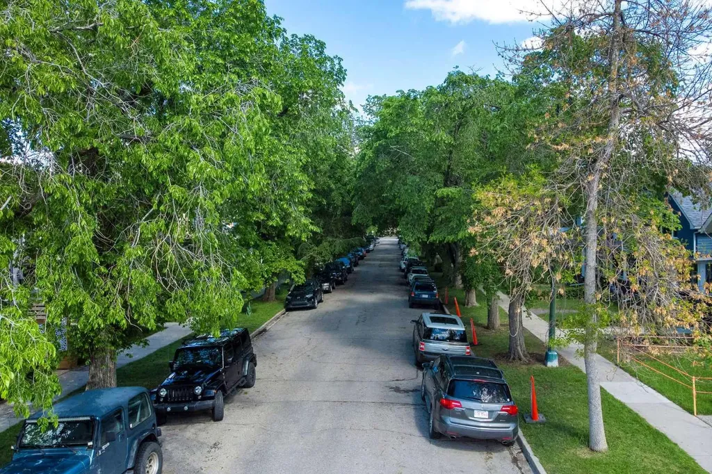 1736 13 Avenue SW Calgary AB T3C0T9