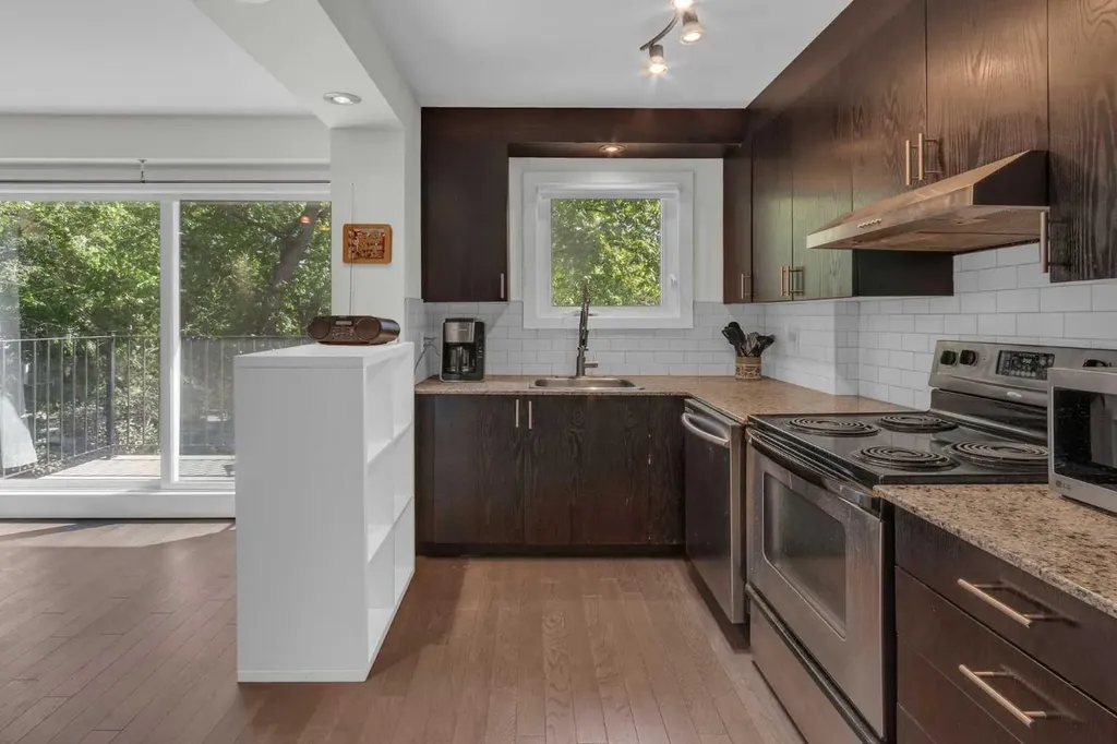 1736 13 Avenue SW Calgary AB T3C0T9