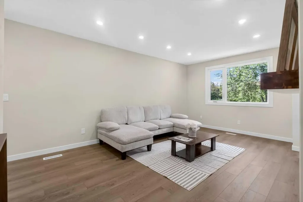 203 Lynnview Road SE Calgary AB T2C 2C6
