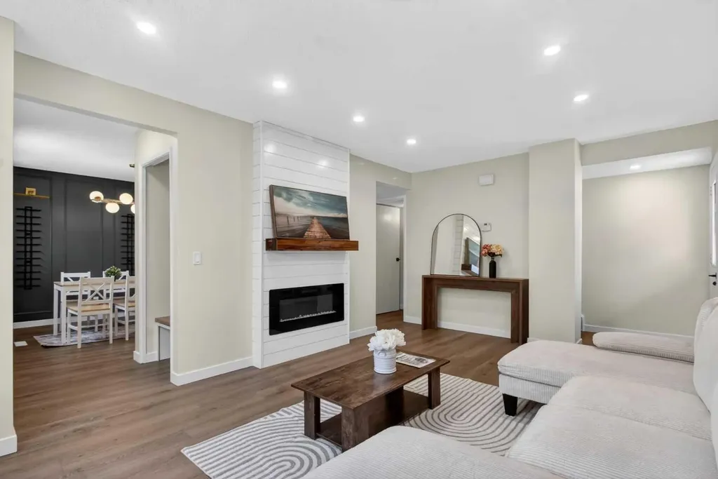 203 Lynnview Road SE Calgary AB T2C 2C6