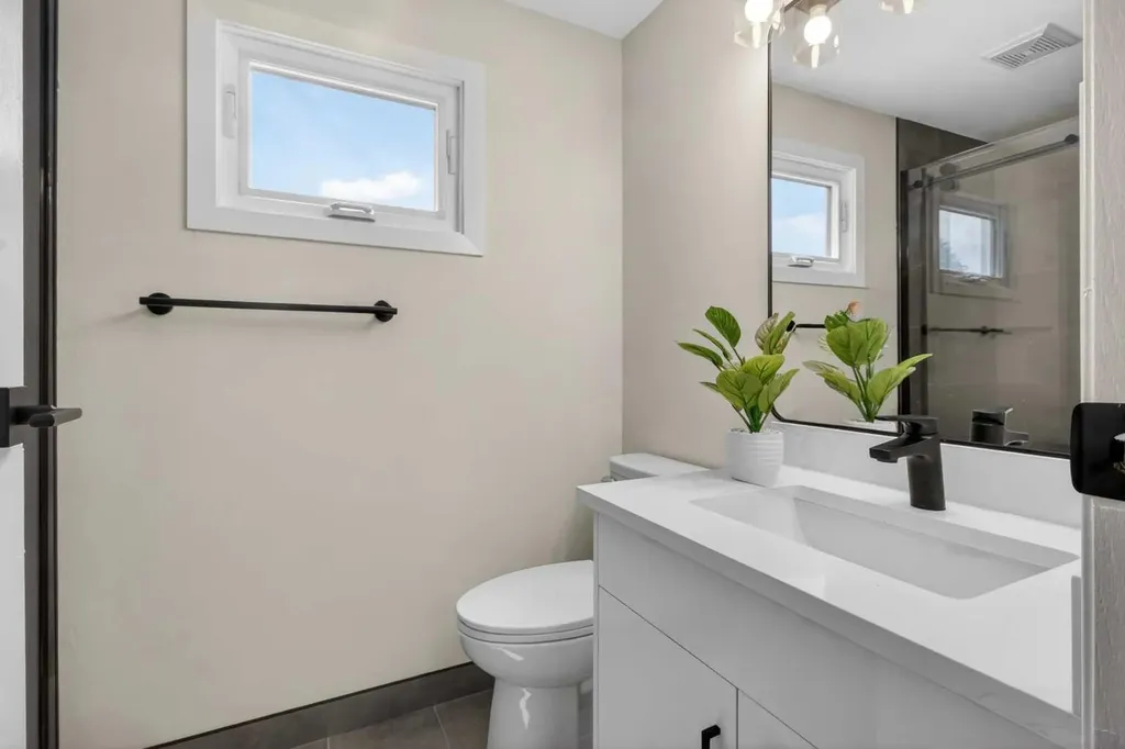 203 Lynnview Road SE Calgary AB T2C 2C6
