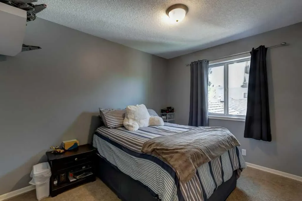 8 Crystal Green Grove Okotoks AB T1S 0C8