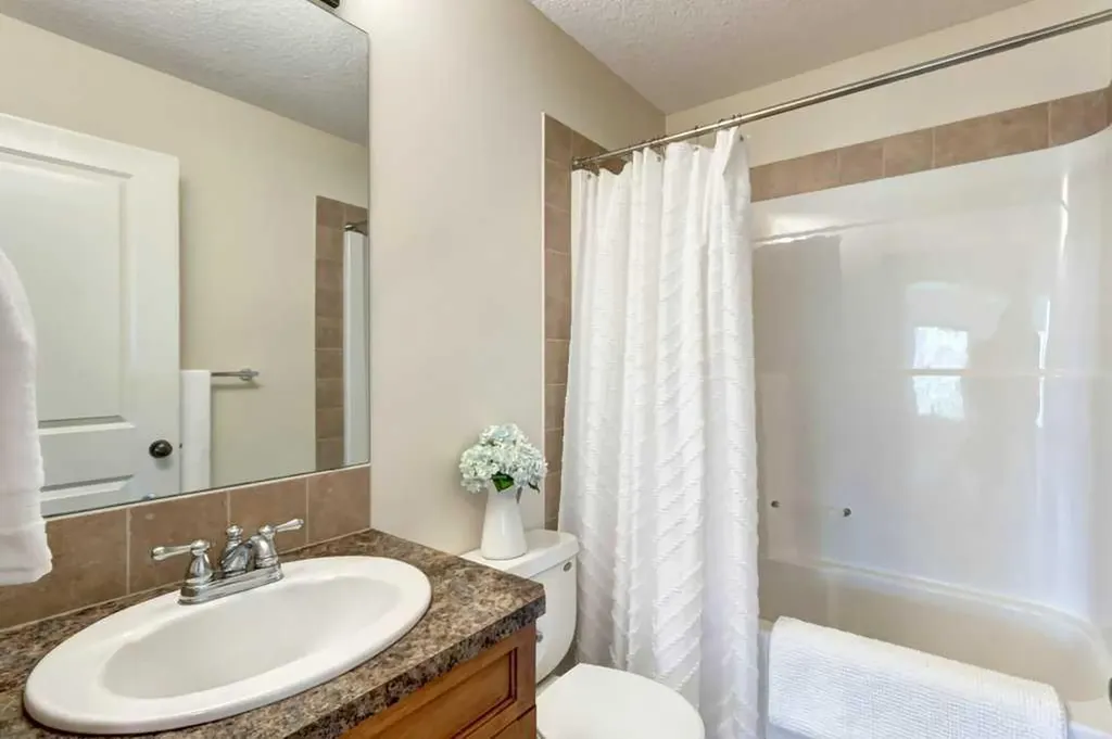 8 Crystal Green Grove Okotoks AB T1S 0C8