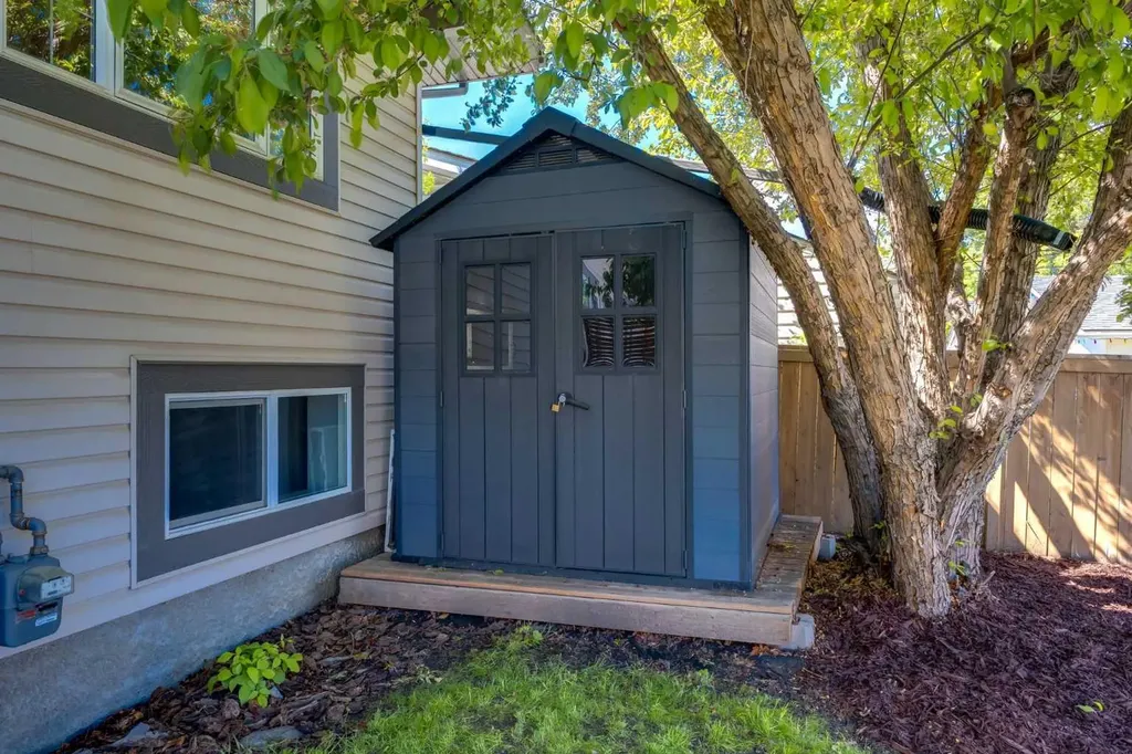 9716 Fairmount Drive SE Calgary AB T2J 0S1