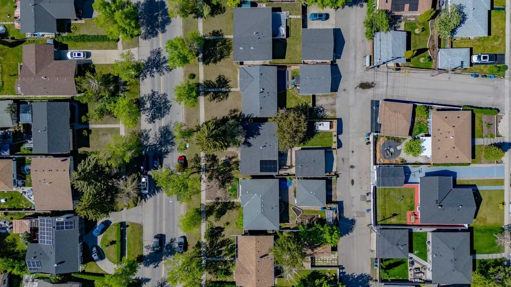 9716 Fairmount Drive SE Calgary AB T2J 0S1