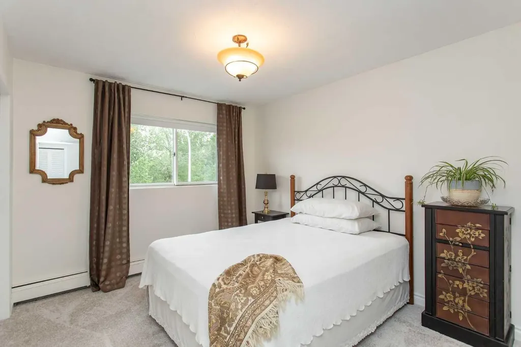 4809 59 Street Lacombe AB T4L 1M5
