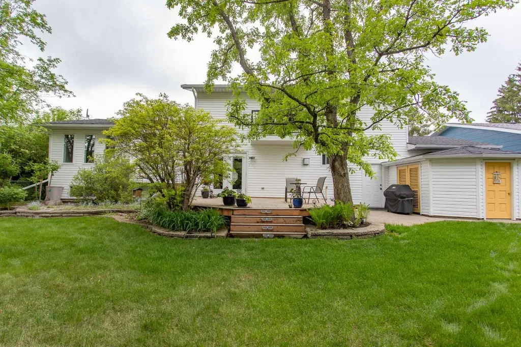 4809 59 Street Lacombe AB T4L 1M5