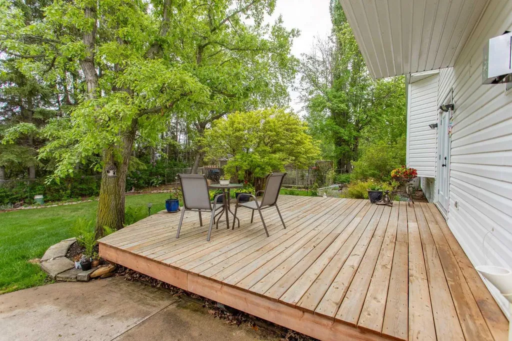 4809 59 Street Lacombe AB T4L 1M5