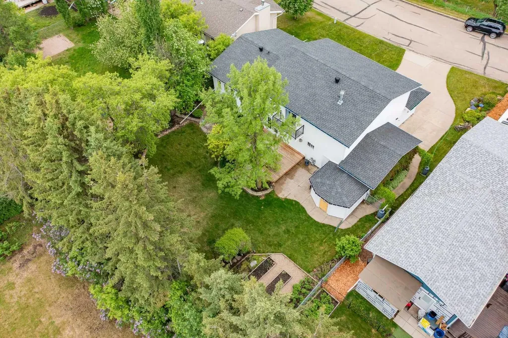 4809 59 Street Lacombe AB T4L 1M5