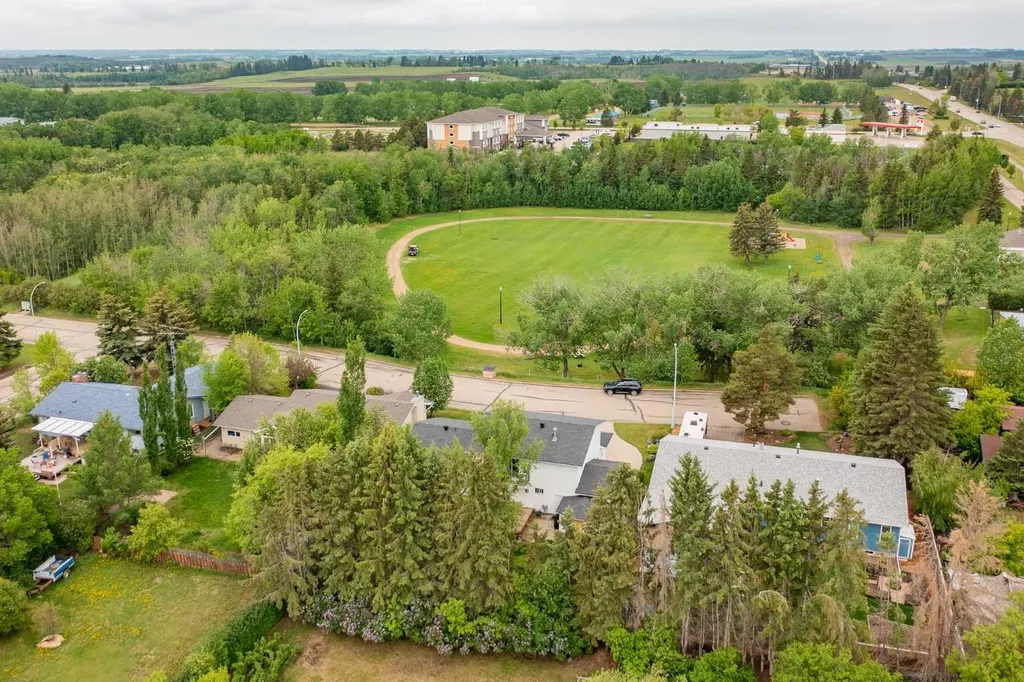 4809 59 Street Lacombe AB T4L 1M5