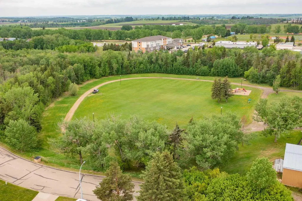 4809 59 Street Lacombe AB T4L 1M5