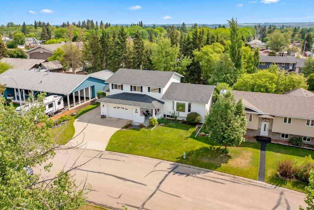 4809 59 Street Lacombe AB T4L 1M5