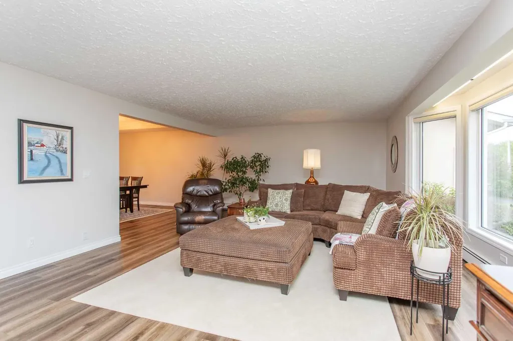 4809 59 Street Lacombe AB T4L 1M5