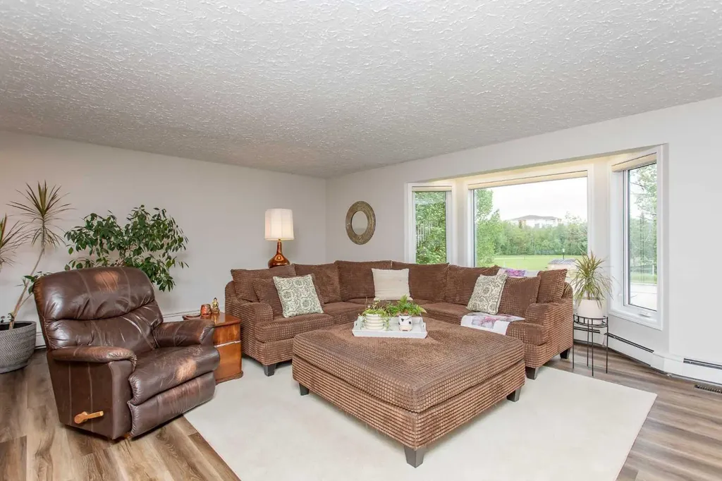4809 59 Street Lacombe AB T4L 1M5