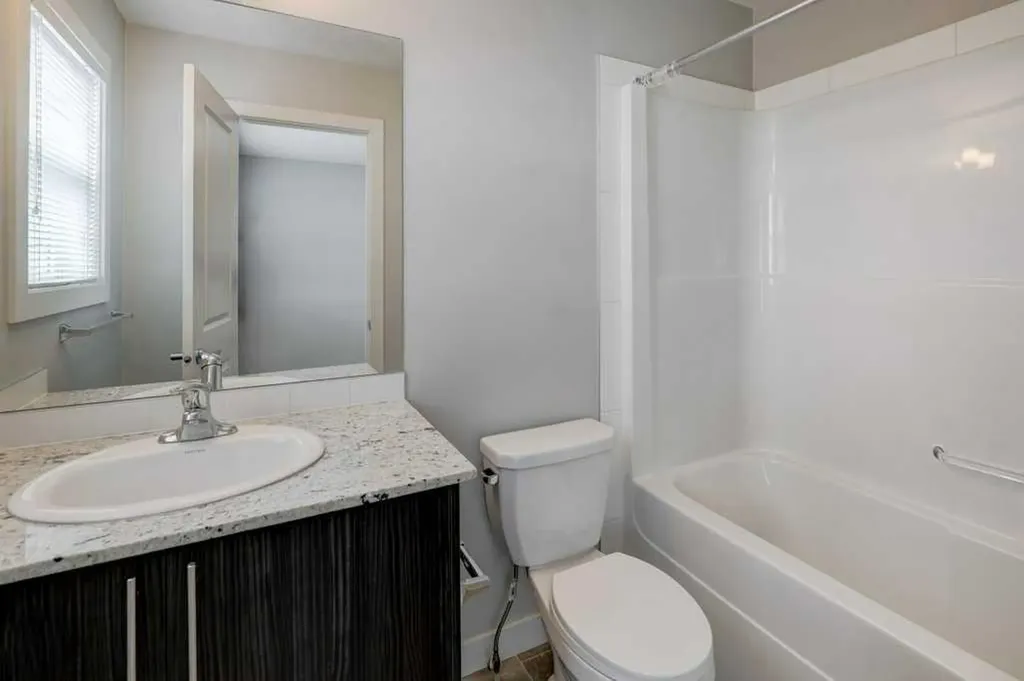 452 Sage Hill Grove NW Calgary AB T3R 0Z8