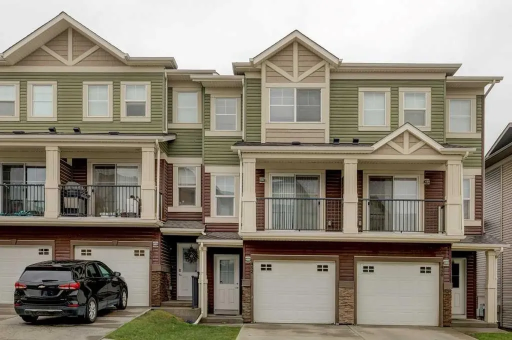 452 Sage Hill Grove NW Calgary AB T3R 0Z8