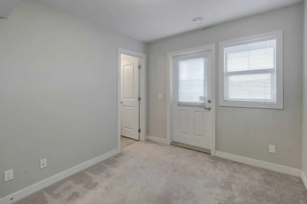 452 Sage Hill Grove NW Calgary AB T3R 0Z8