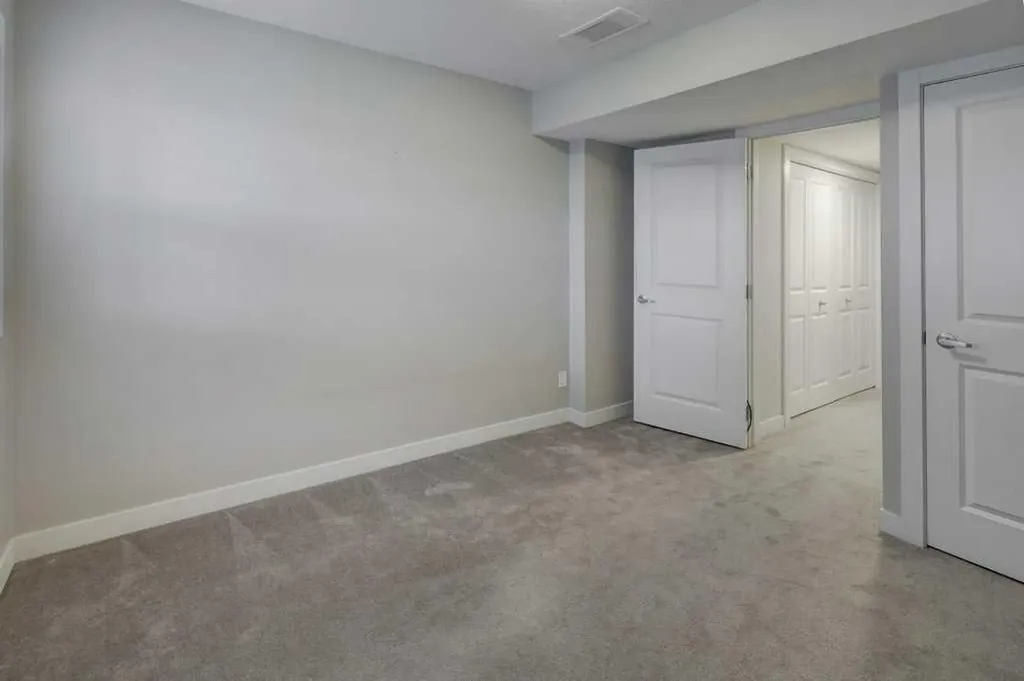 452 Sage Hill Grove NW Calgary AB T3R 0Z8