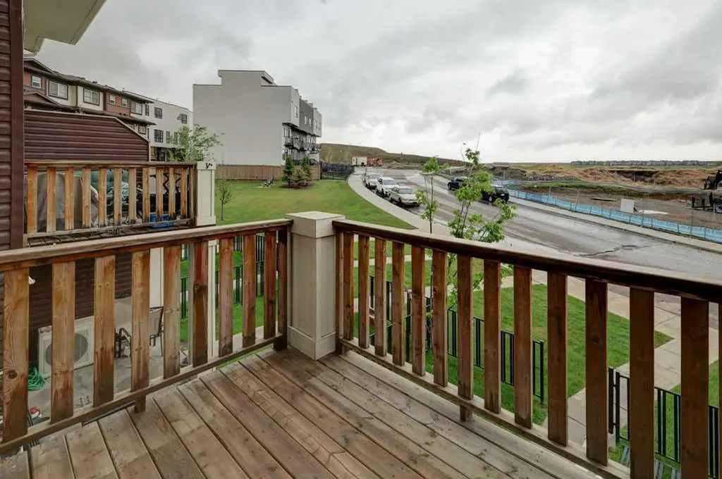 452 Sage Hill Grove NW Calgary AB T3R 0Z8