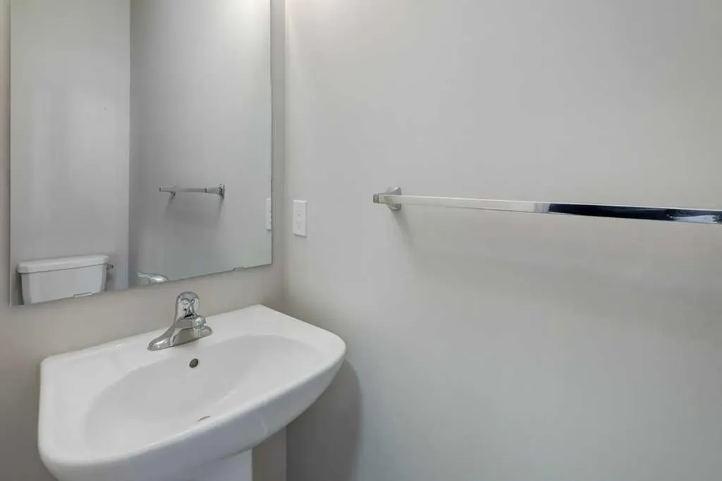 452 Sage Hill Grove NW Calgary AB T3R 0Z8