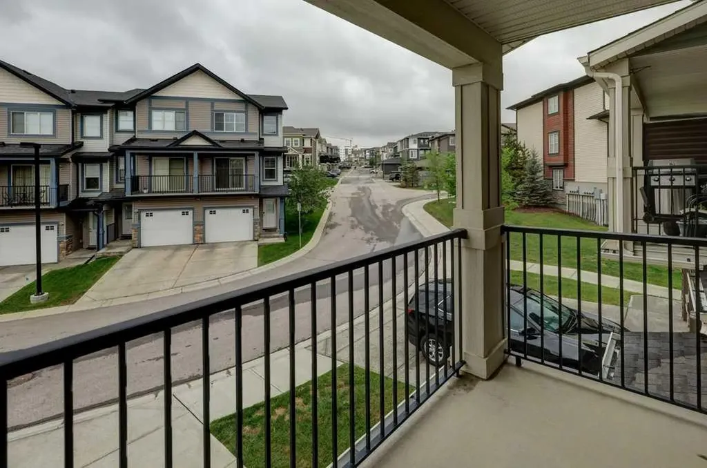 452 Sage Hill Grove NW Calgary AB T3R 0Z8