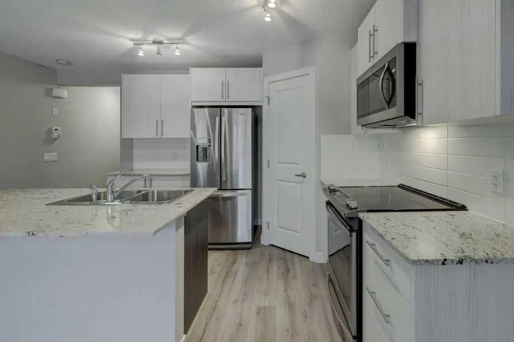452 Sage Hill Grove NW Calgary AB T3R 0Z8