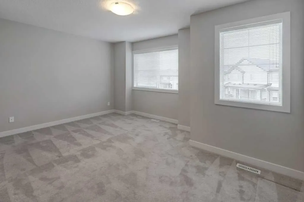 452 Sage Hill Grove NW Calgary AB T3R 0Z8