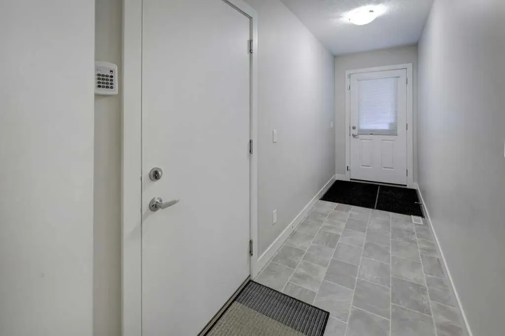 452 Sage Hill Grove NW Calgary AB T3R 0Z8