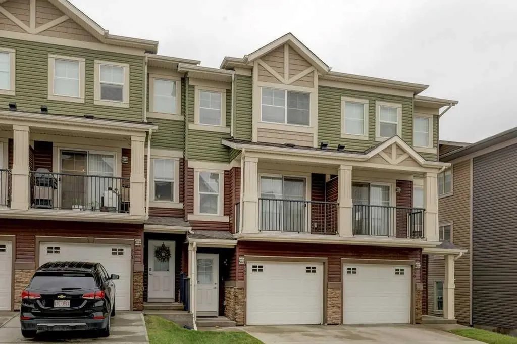 452 Sage Hill Grove NW Calgary AB T3R 0Z8