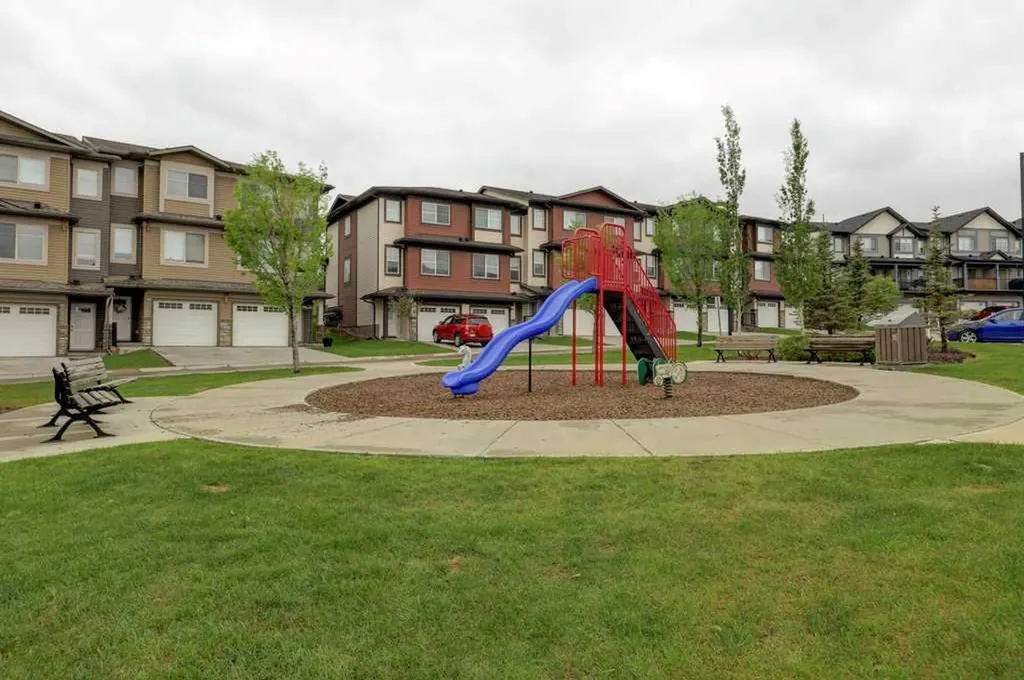 452 Sage Hill Grove NW Calgary AB T3R 0Z8