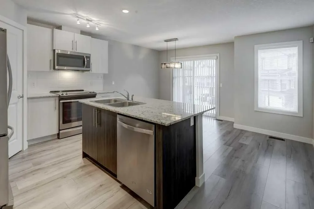 452 Sage Hill Grove NW Calgary AB T3R 0Z8