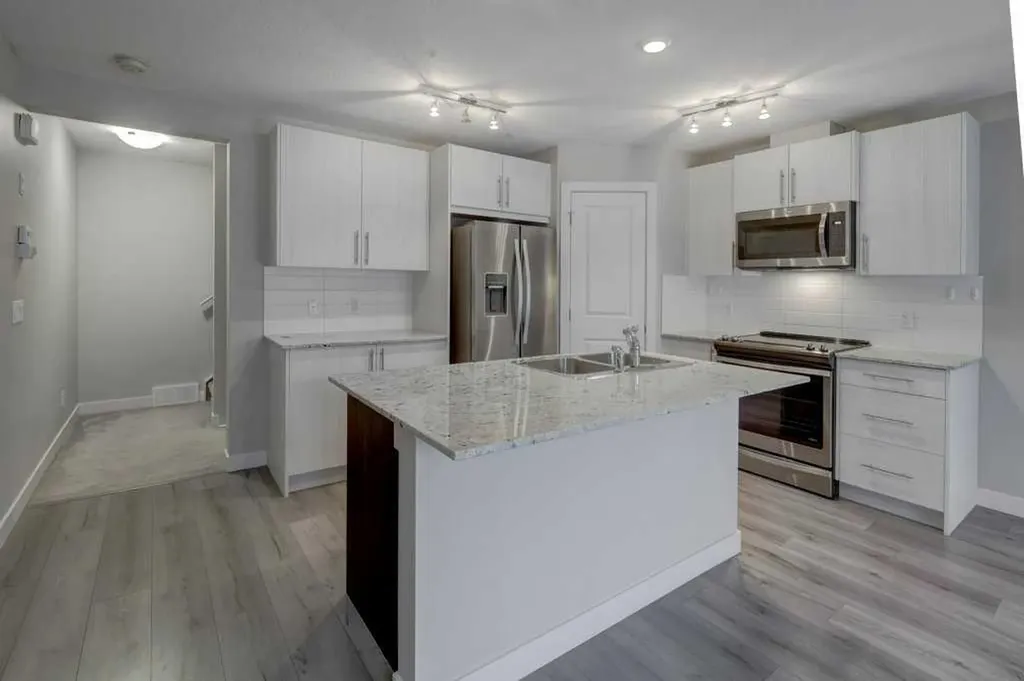 452 Sage Hill Grove NW Calgary AB T3R 0Z8