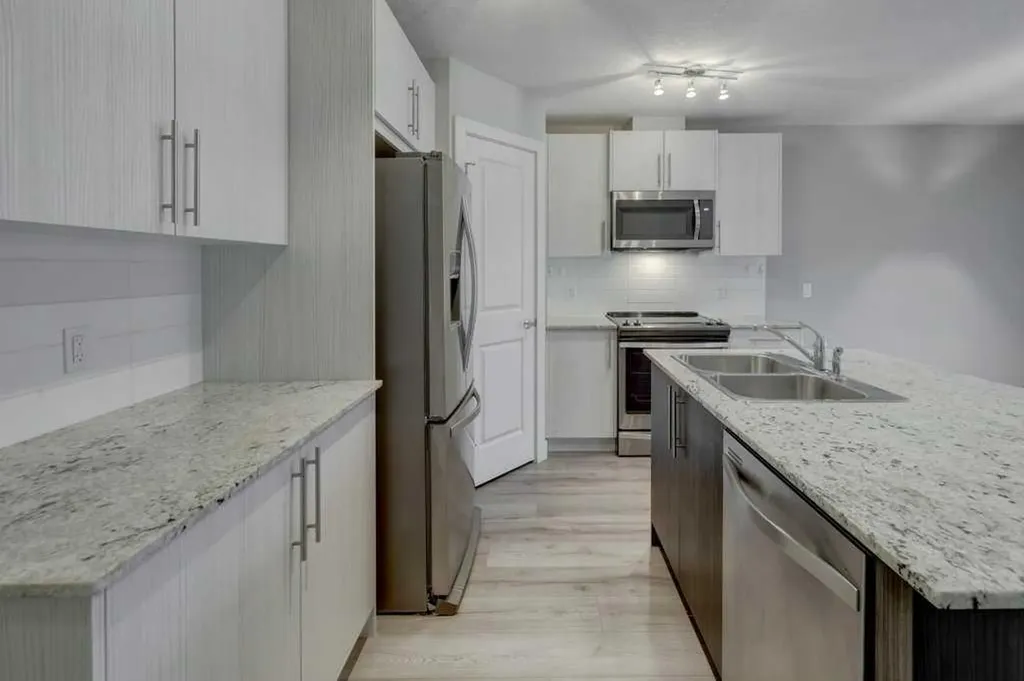 452 Sage Hill Grove NW Calgary AB T3R 0Z8