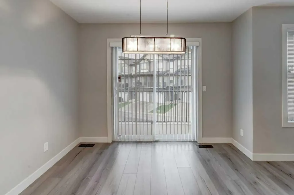 452 Sage Hill Grove NW Calgary AB T3R 0Z8