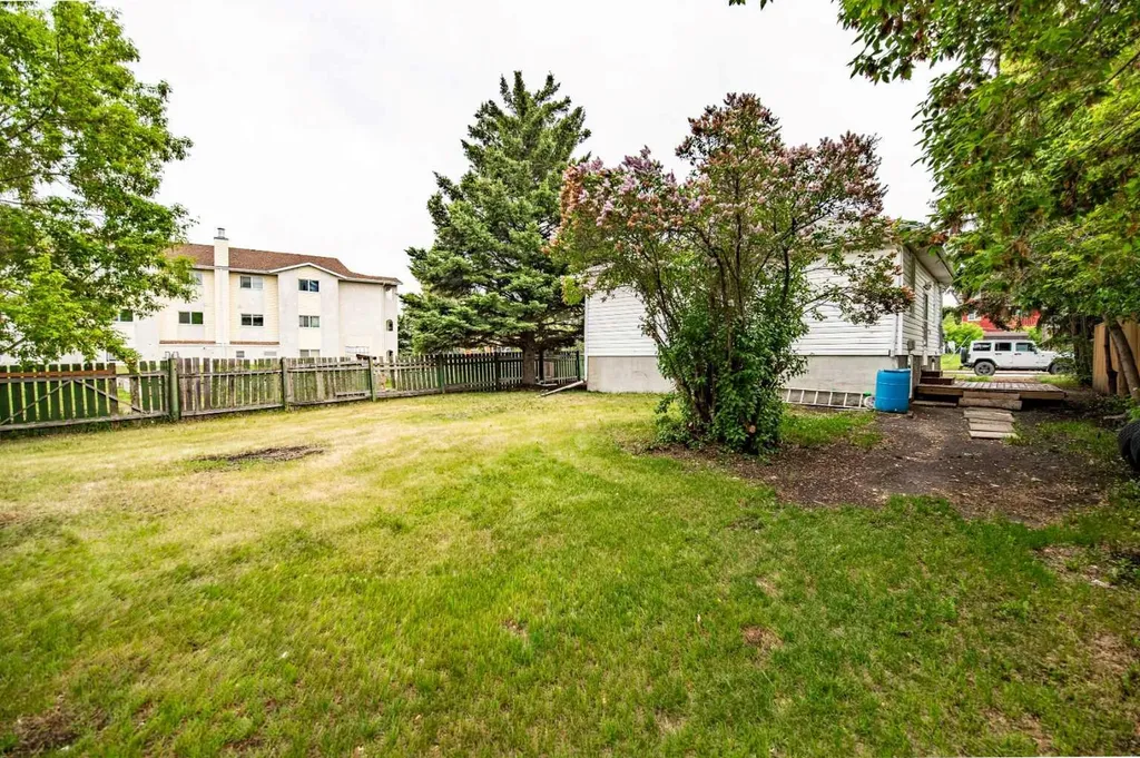 5504 58a Street Red Deer AB T4N 2M3