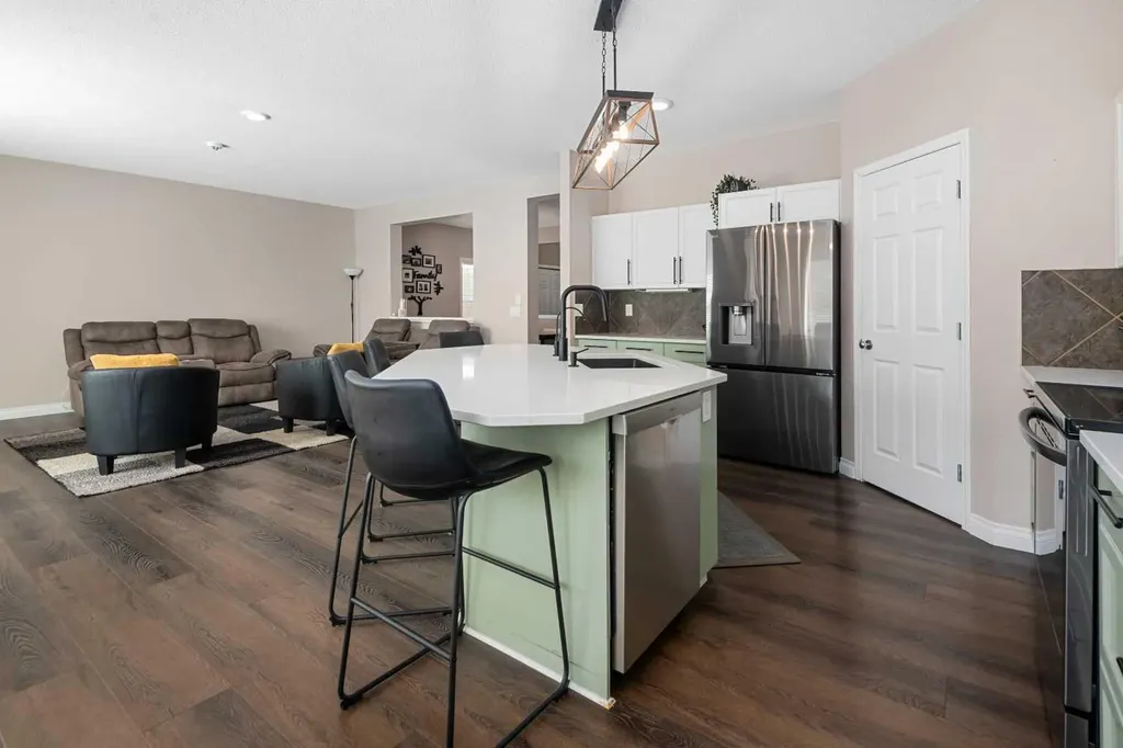 60 Chapala Square SE Calgary AB T2X 3T7