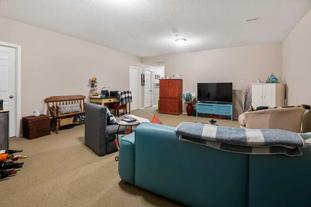 60 Chapala Square SE Calgary AB T2X 3T7