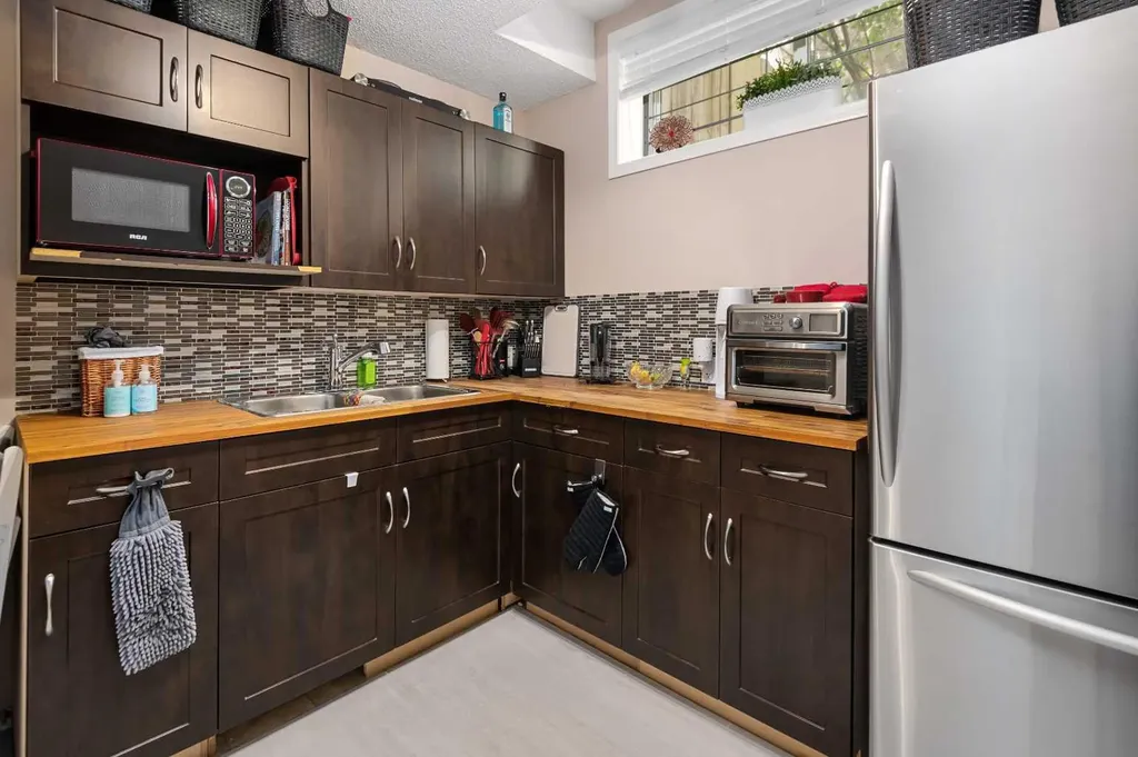 60 Chapala Square SE Calgary AB T2X 3T7