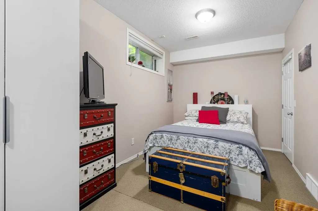 60 Chapala Square SE Calgary AB T2X 3T7