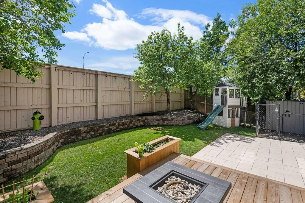 60 Chapala Square SE Calgary AB T2X 3T7