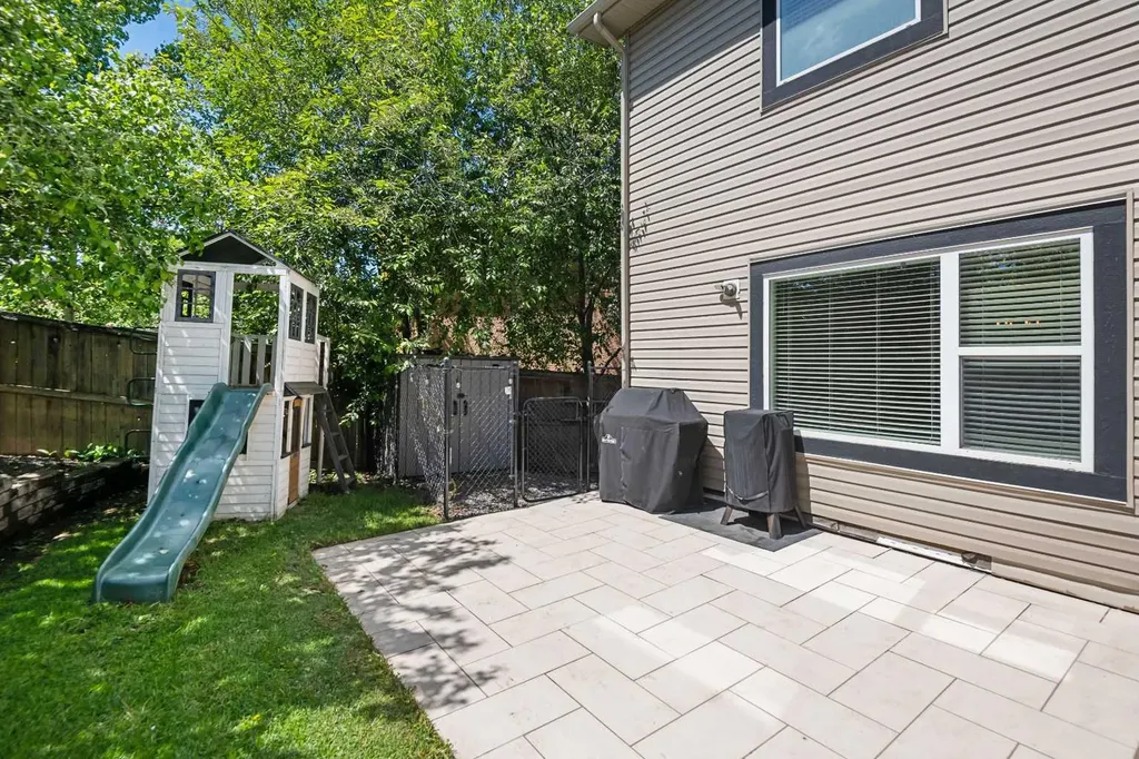 60 Chapala Square SE Calgary AB T2X 3T7