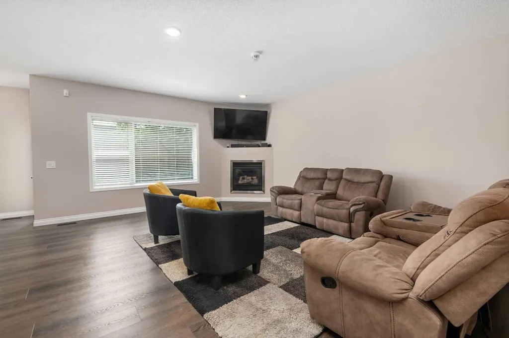 60 Chapala Square SE Calgary AB T2X 3T7