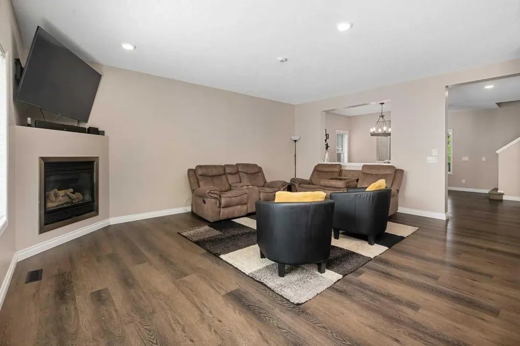60 Chapala Square SE Calgary AB T2X 3T7